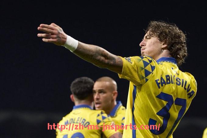 JN江南体育-英超最快球队奔袭数据与球员速度对比